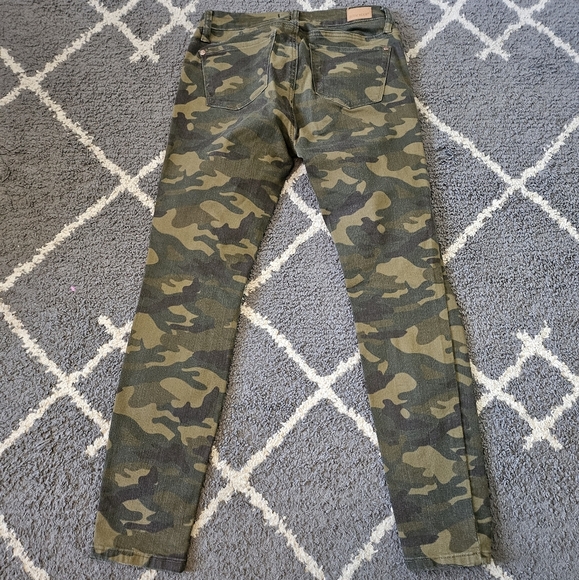 Judy Blue Skinny Fit Mid Rise Distressed Camo Jeans Size 27 - Picture 4 of 9